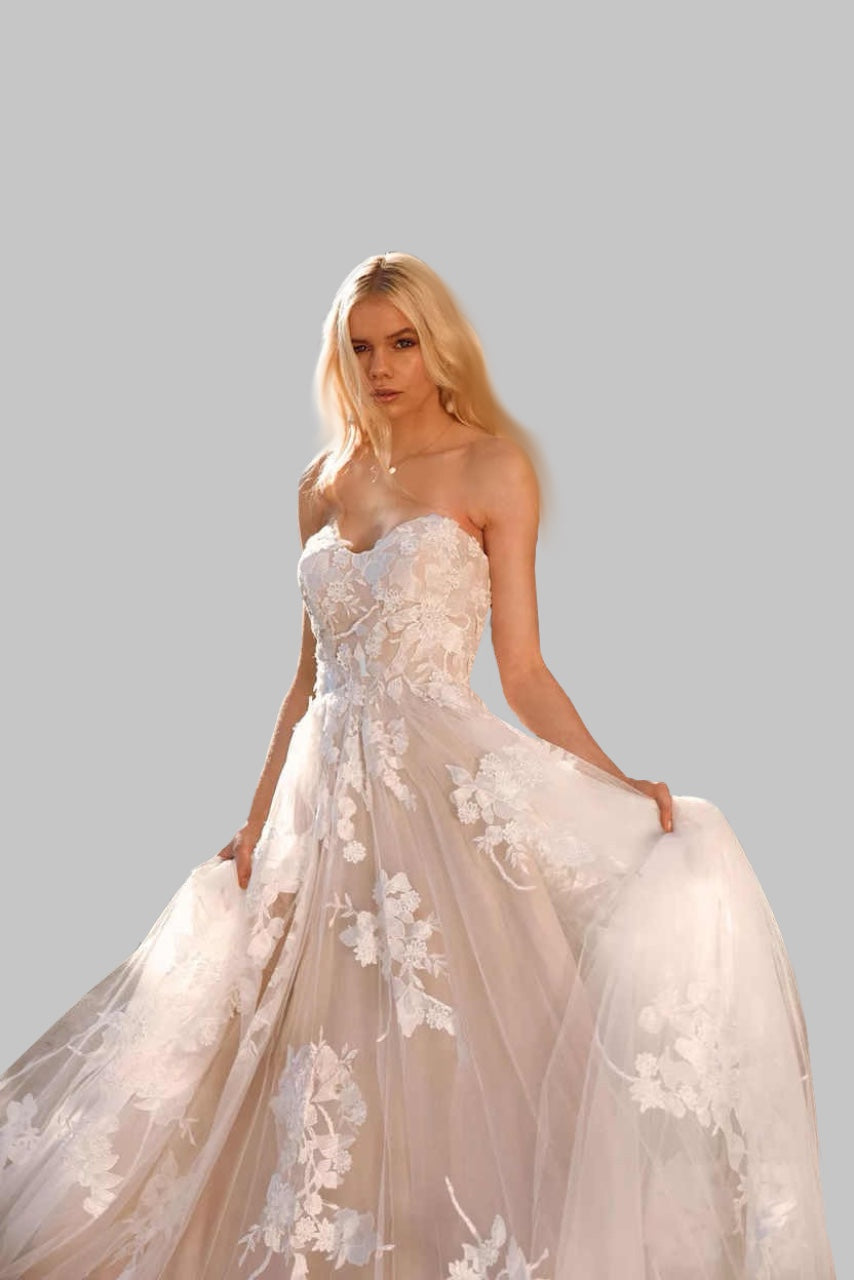 Romantic Strapless A-Line Floral Wedding Dress with Sweetheart Neckline