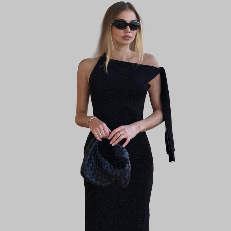 Elegant One-Shoulder Black Maxi Dress with Flowing Detail